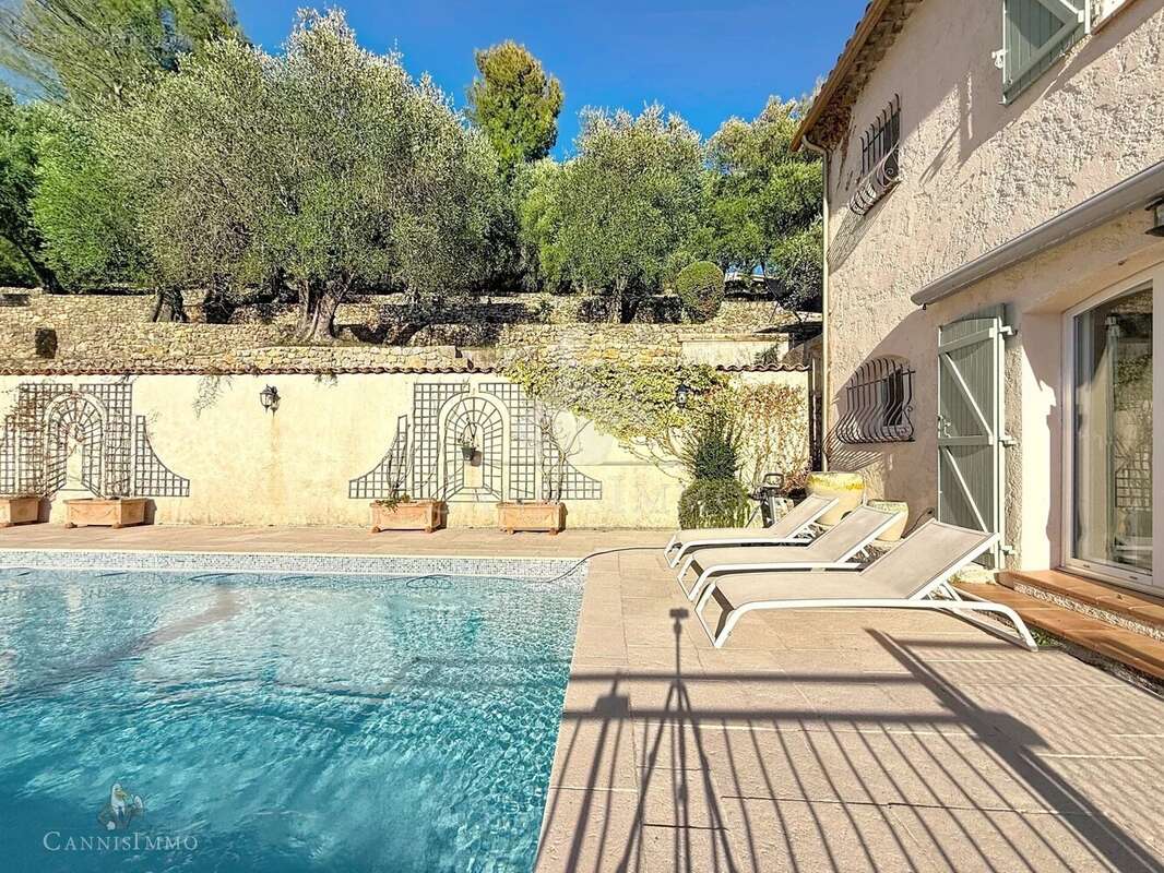 Maison à TOURRETTES-SUR-LOUP