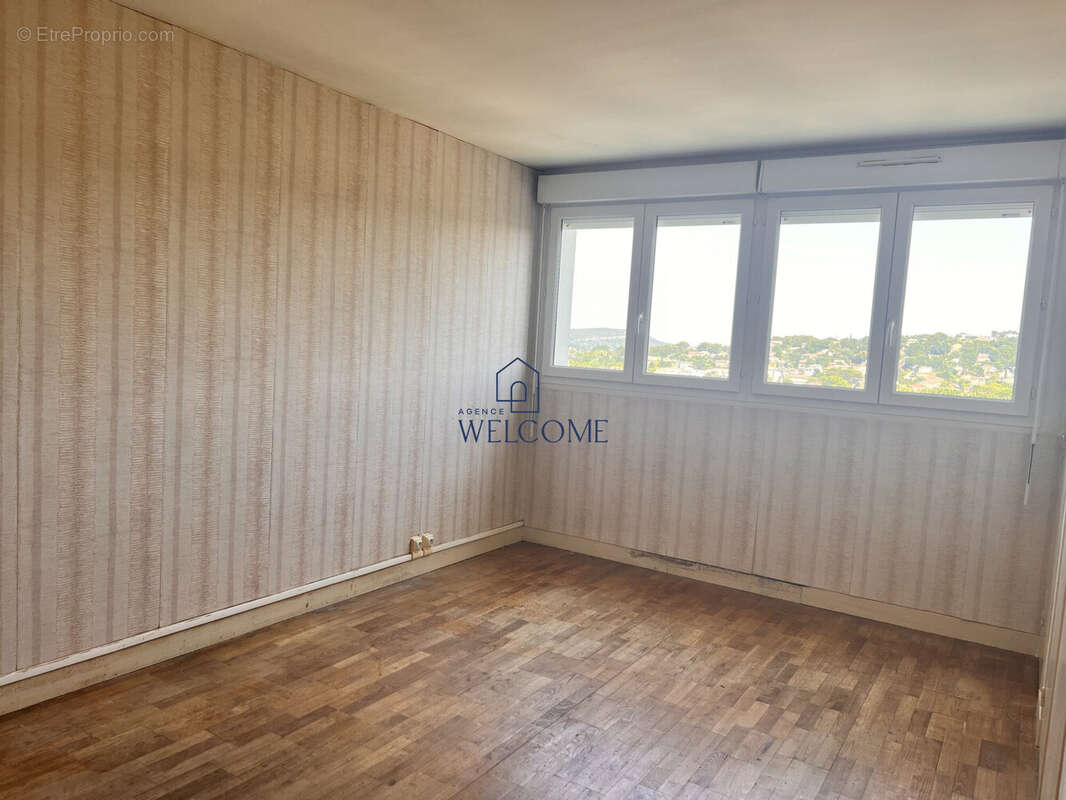 Appartement à BAGNOLS-SUR-CEZE