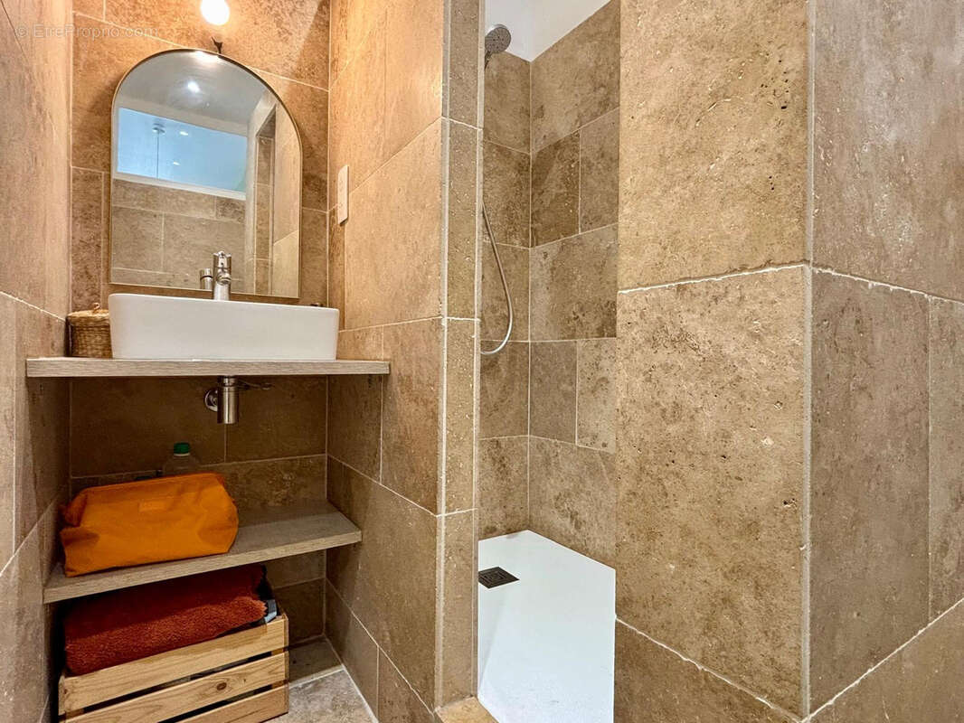 Appartement à MARSEILLE-6E