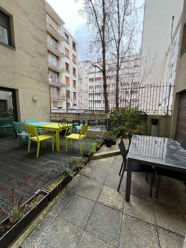 A Vendre - Appartement 2 pièces 57 m² + Place de parking Sous-sol - Vaugirard - Convention - photo 8