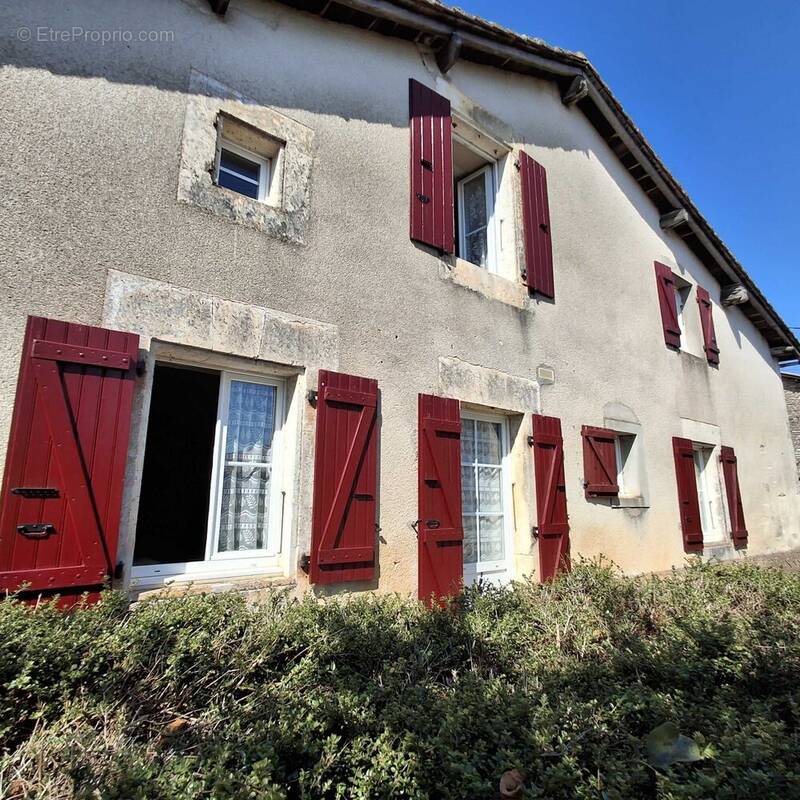 Maison à CHASSENEUIL-SUR-BONNIEURE