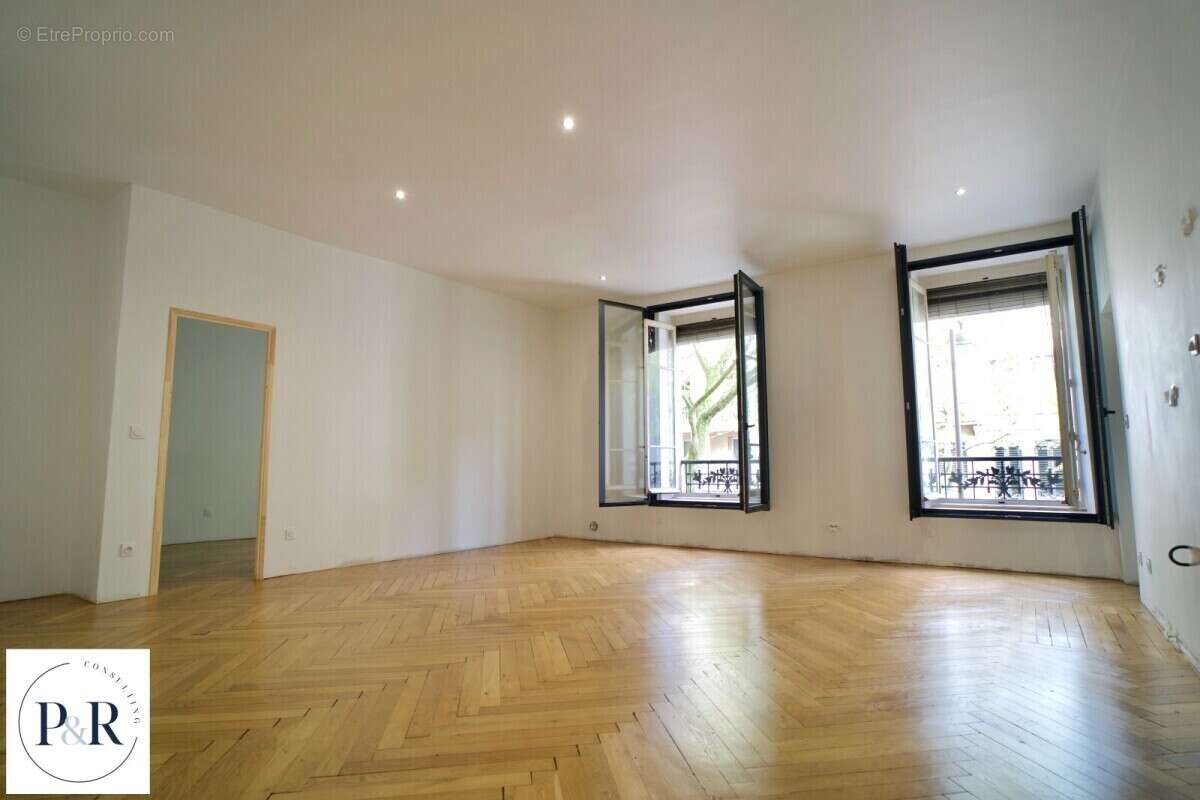 Commerce à LYON-6E
