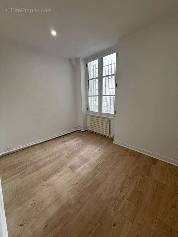Appartement à PARIS-3E