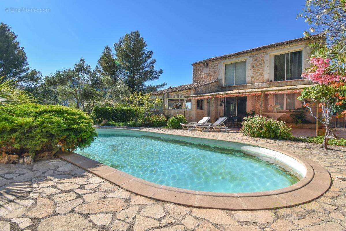 Maison à ROQUEVAIRE