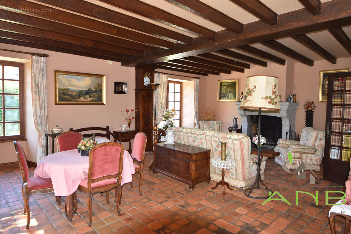 Maison à CHAMPNIERS-ET-REILHAC