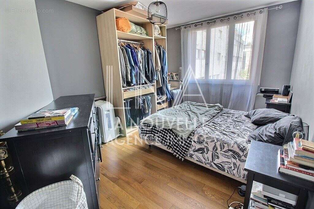 Appartement à LES LILAS