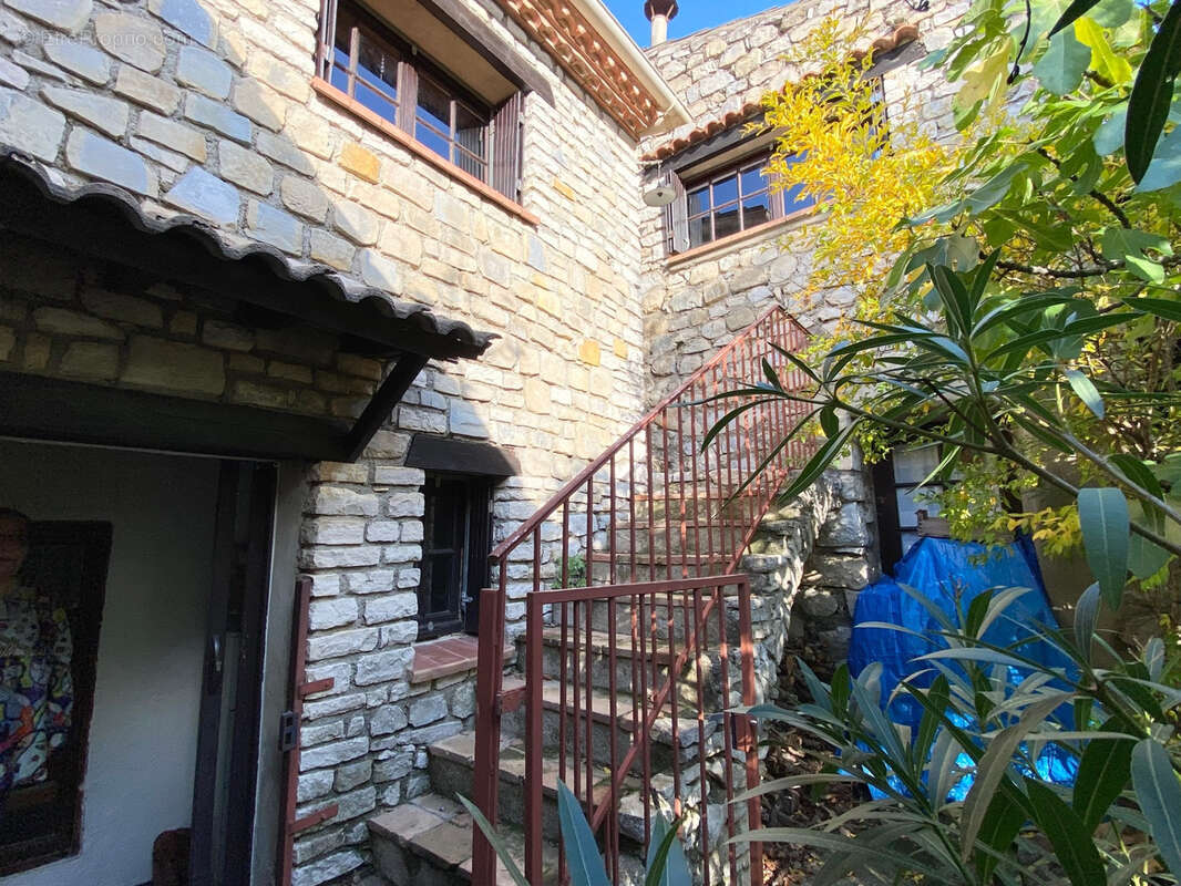 Maison à LUSSAN
