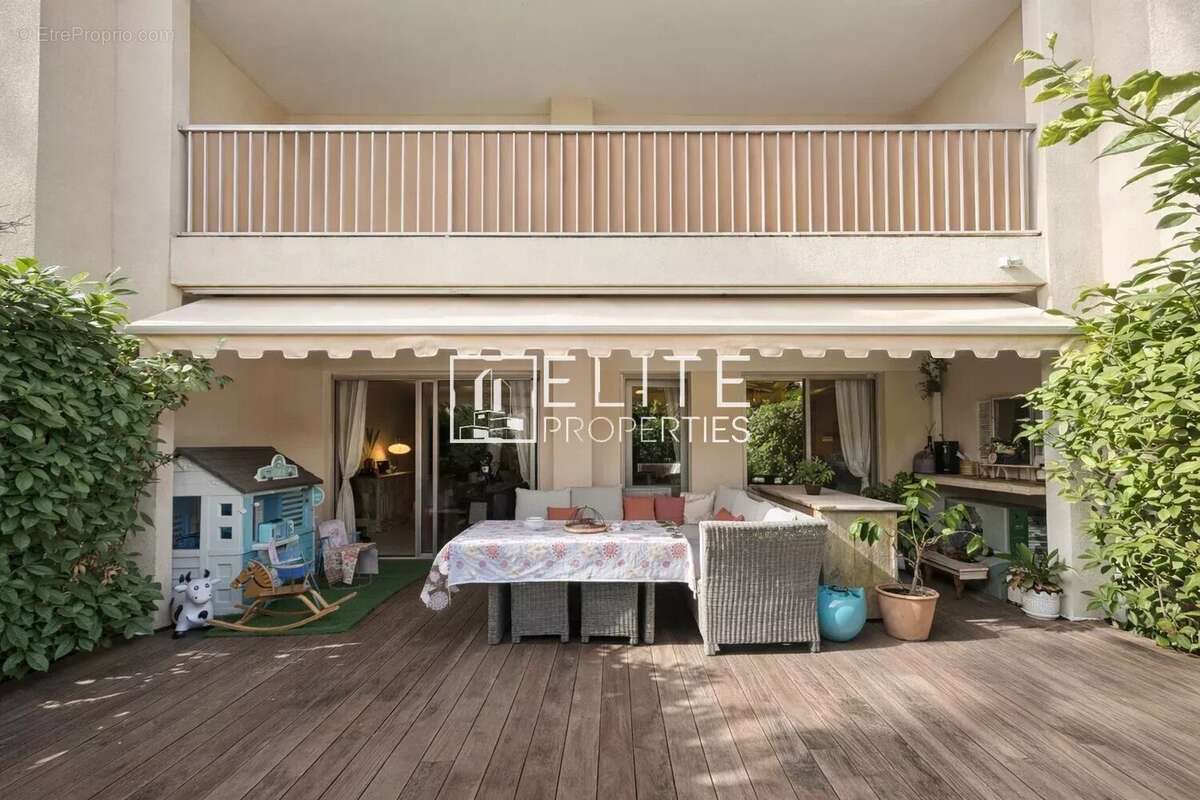 Appartement à LE CANNET
