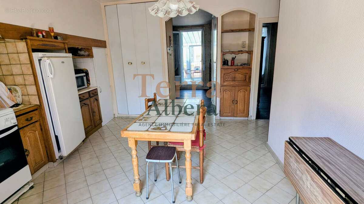 Authentique maison de village avec jardin constructible et beau potentiel - photo 7