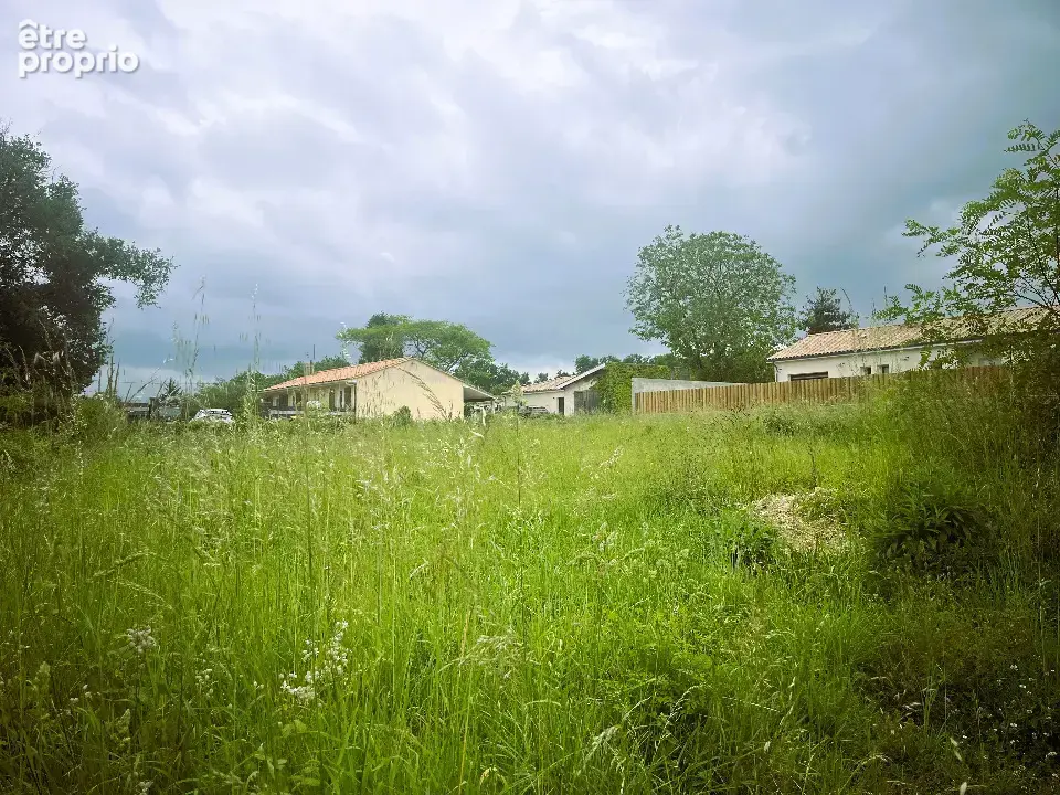 Photo Terrain à Prignac-Et-Marcamps au prix de 67 000€