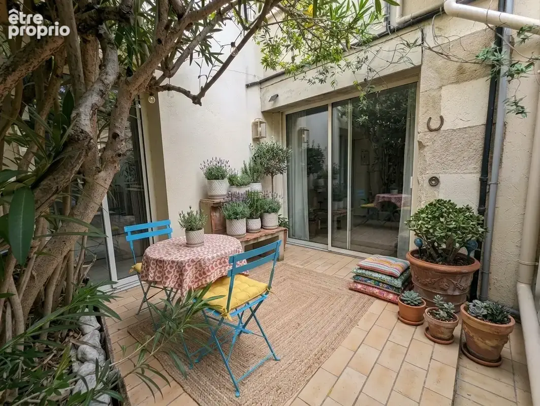 Maison de ville avec terrasse de 25 m2, cour et climatisation — Nîmes Centre / Croix de Fer - photo 9