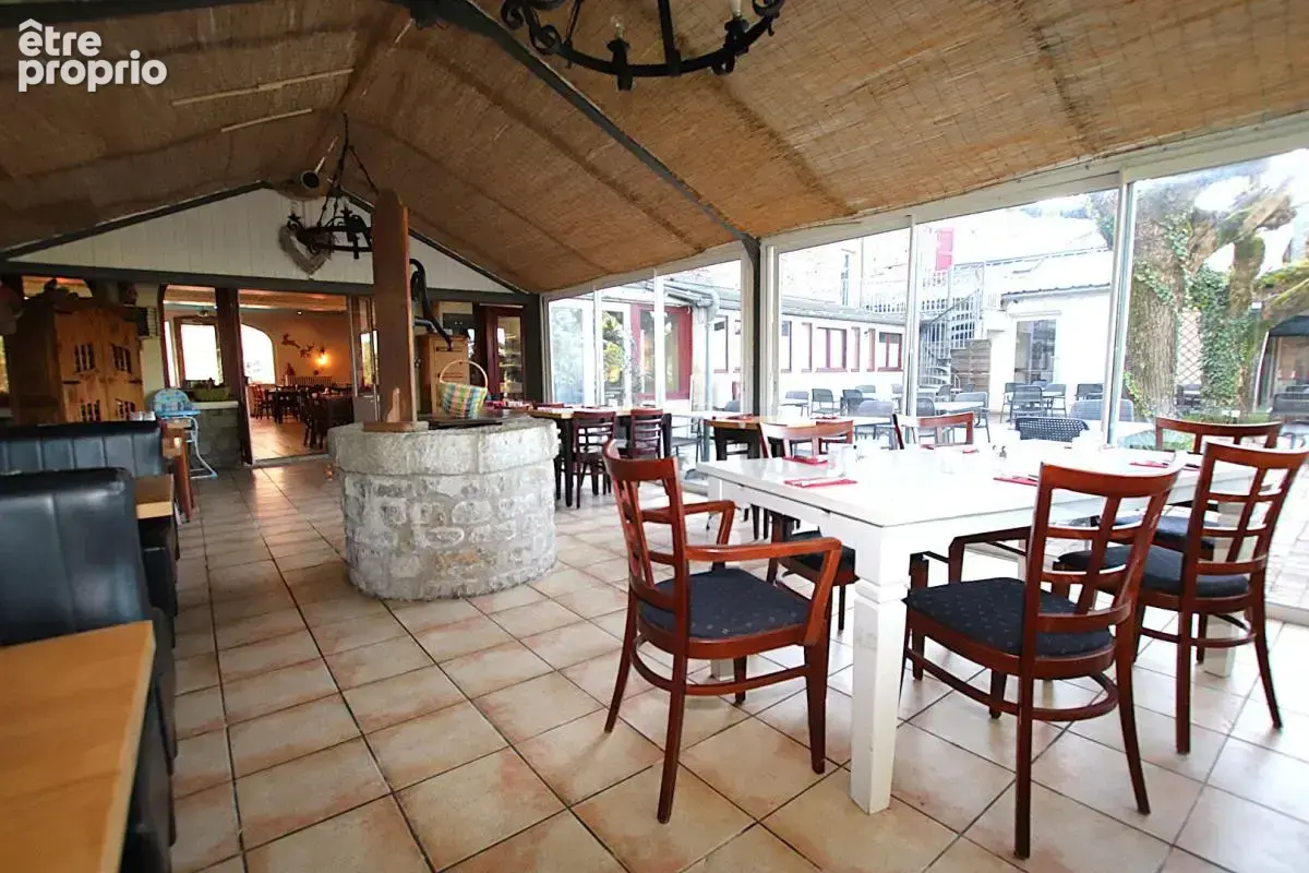 Hôtel Restaurant avec bar Licence IV - Vente murs et fonds - Axe A75 - photo 7