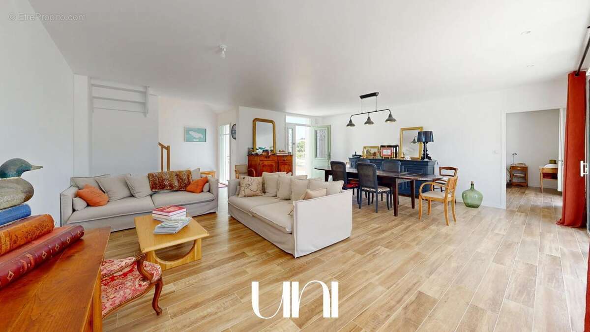 Maison 9 pièces de 224 m2 en cœur de Bourg - Groix - photo 11