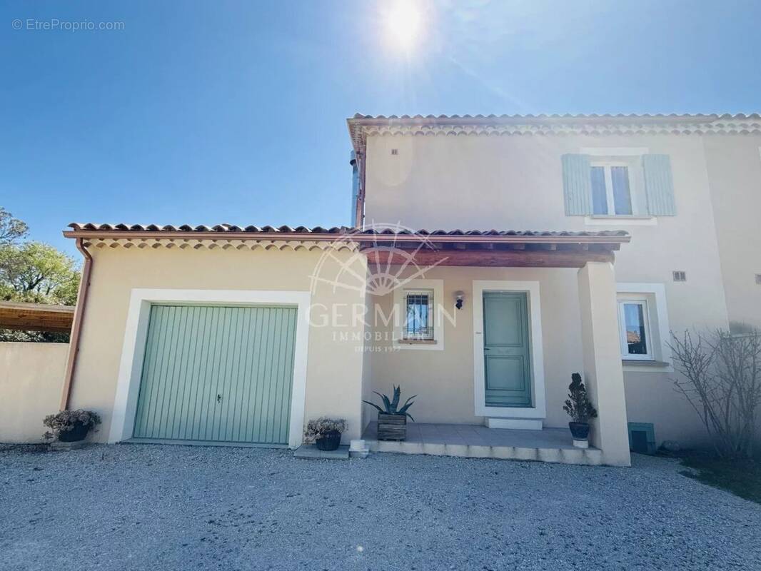 Maison à L'ISLE-SUR-LA-SORGUE