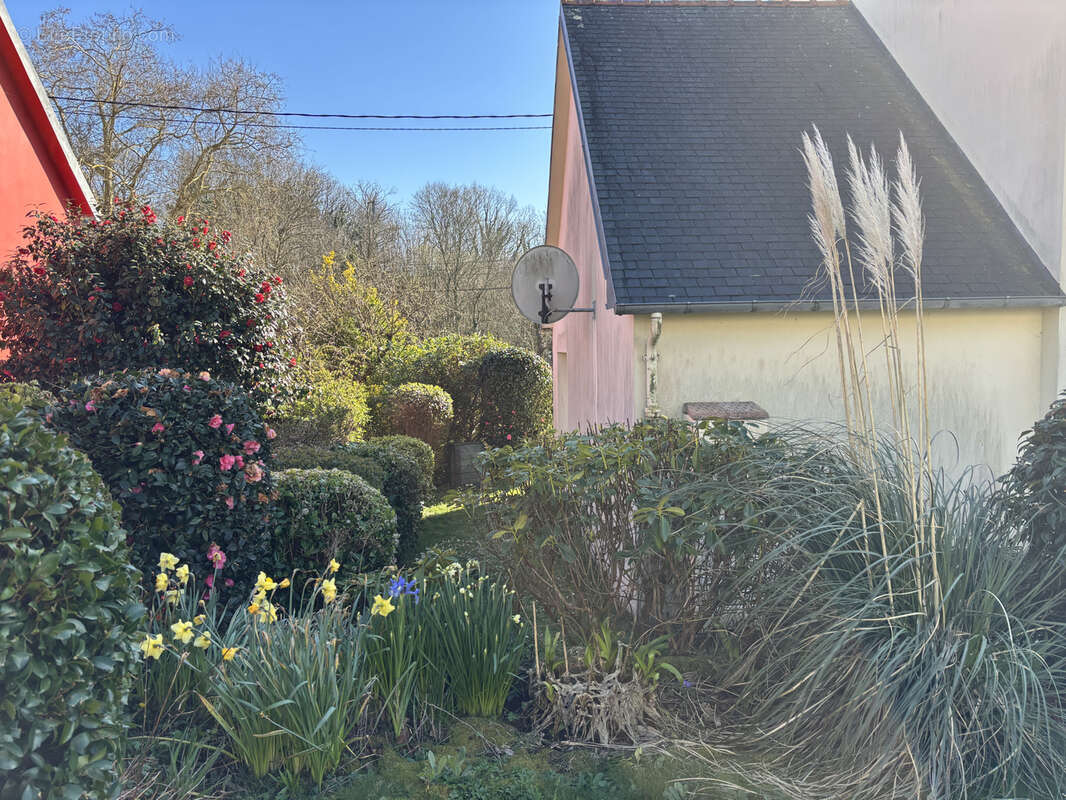 Maison à LE RELECQ-KERHUON