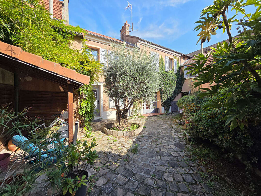 Appartement à VERRIERES-LE-BUISSON