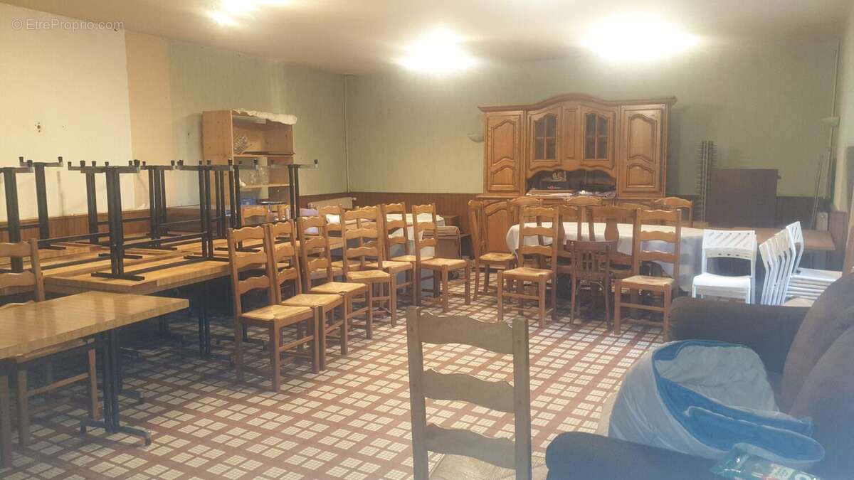 Commerce à BUJALEUF