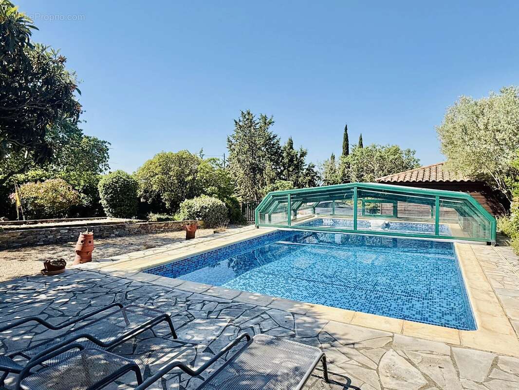 Maison de plain-pied rénovée avec 4 chambres, piscine et garage - photo 17