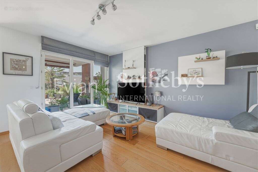 Rare, Evian, T4 en rez de jardin surélevé de 113 m2 avec vue lac et terrasse de 82 m2. - photo 8