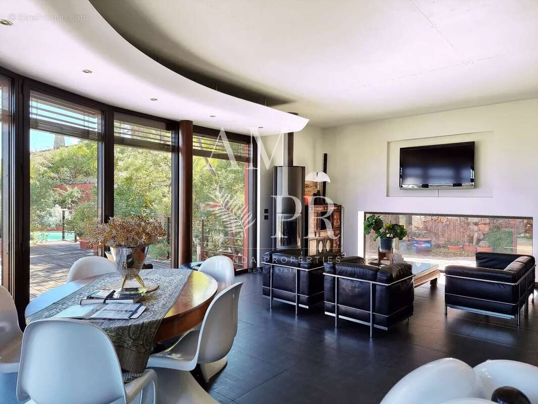 Maison à MANDELIEU-LA-NAPOULE