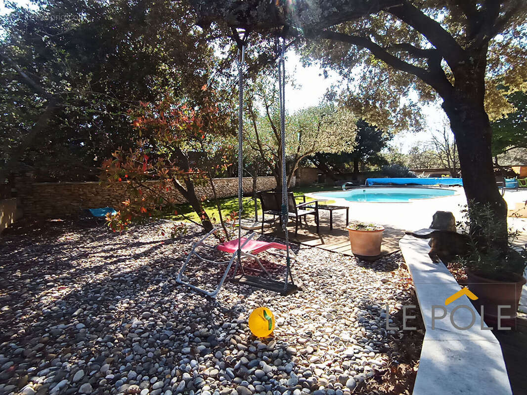 Villa familiale avec garage et piscine - photo 2