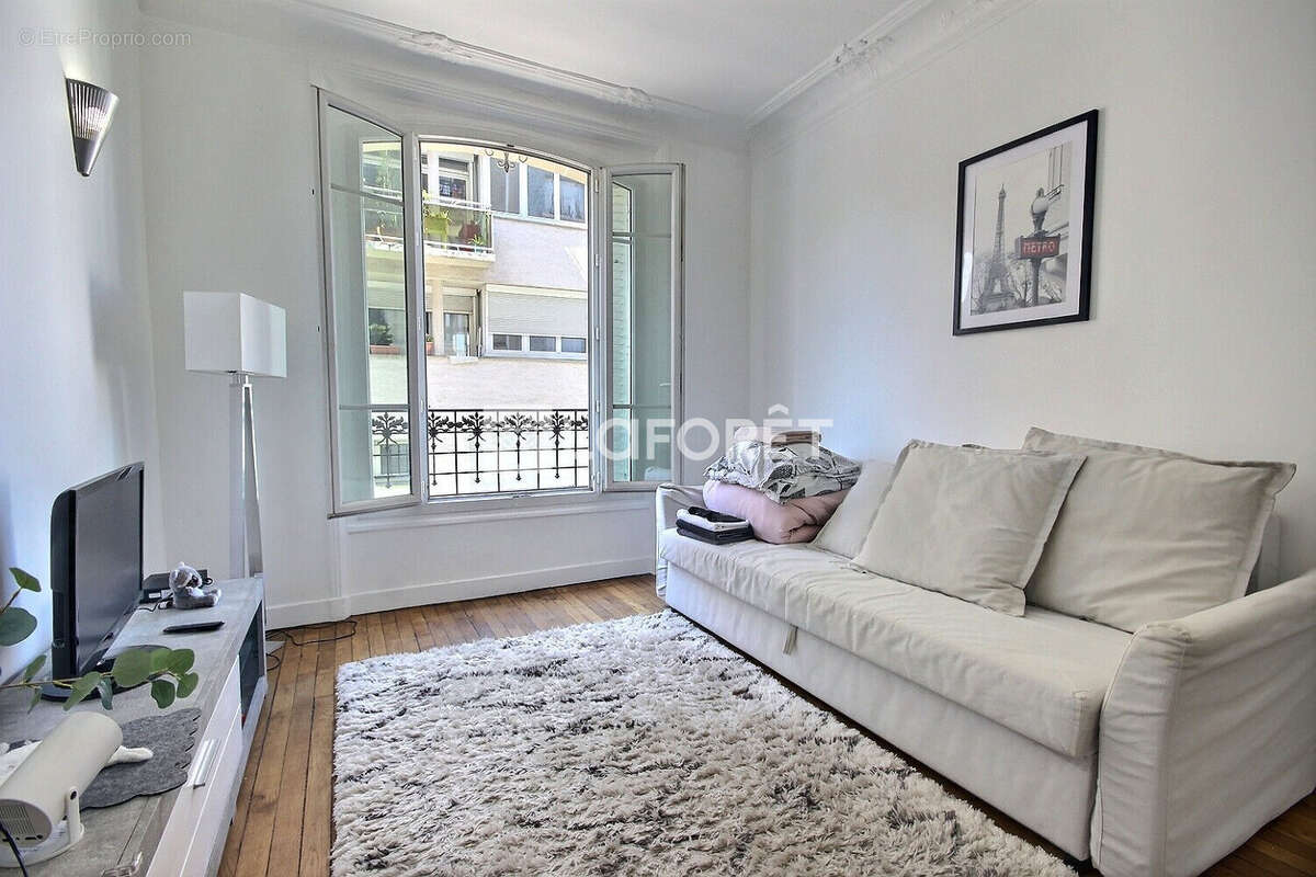 Appartement à COURBEVOIE