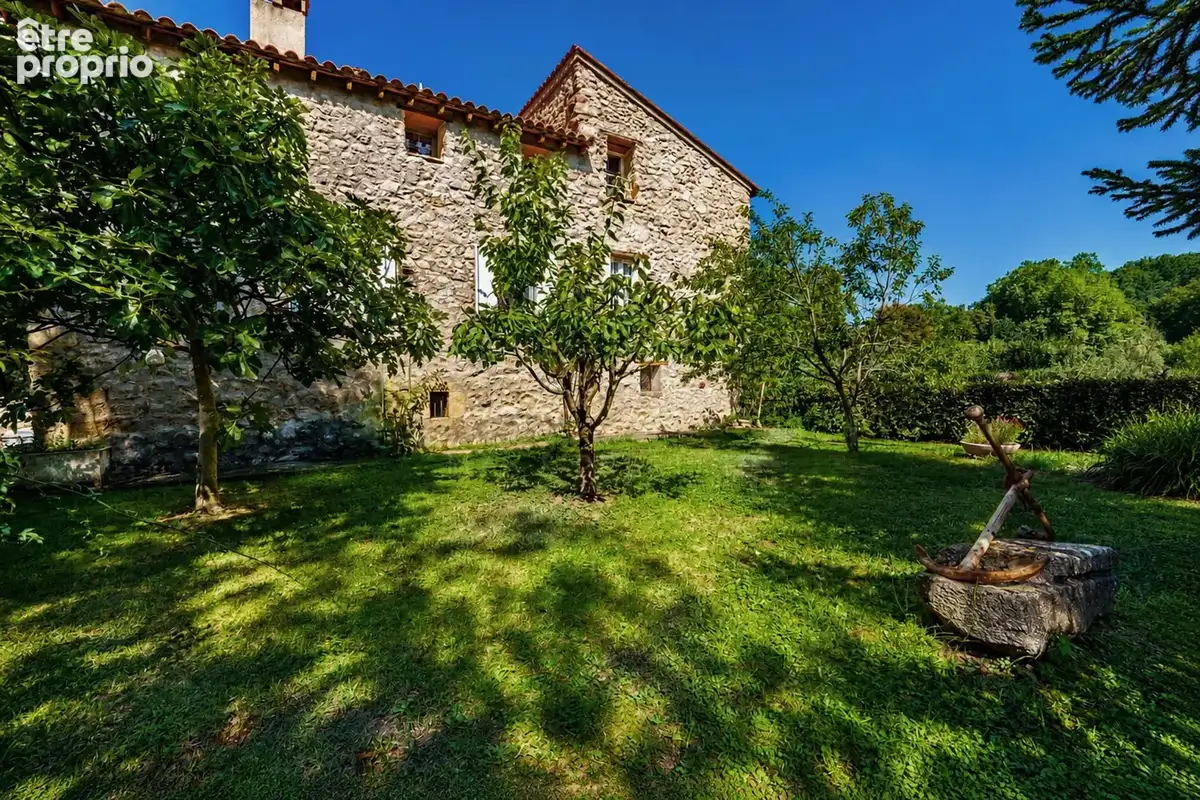 Propriété de caractère sur 4,5 hectares avec rivière, sources - photo 4