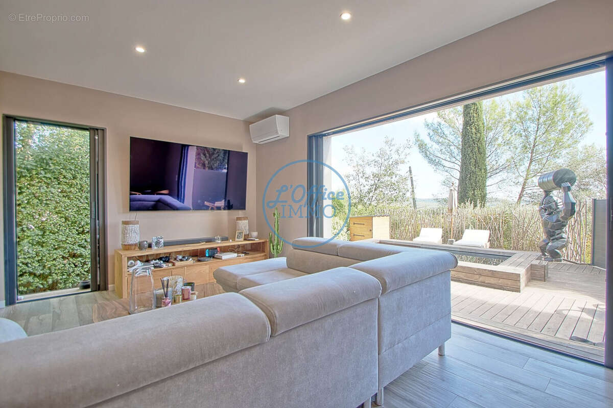 Maison à SOLLIES-PONT