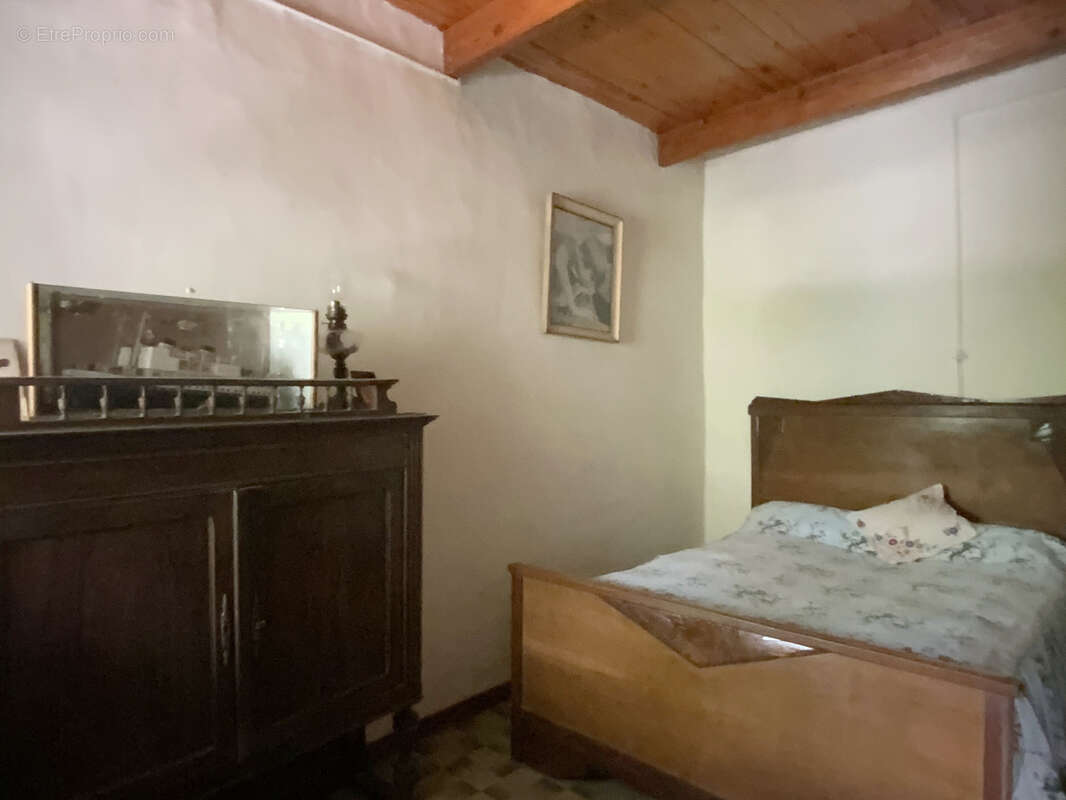 Maison à rénover avec cour, jardin et garage au coeur d'un des plus beaux villages de France. - photo 20