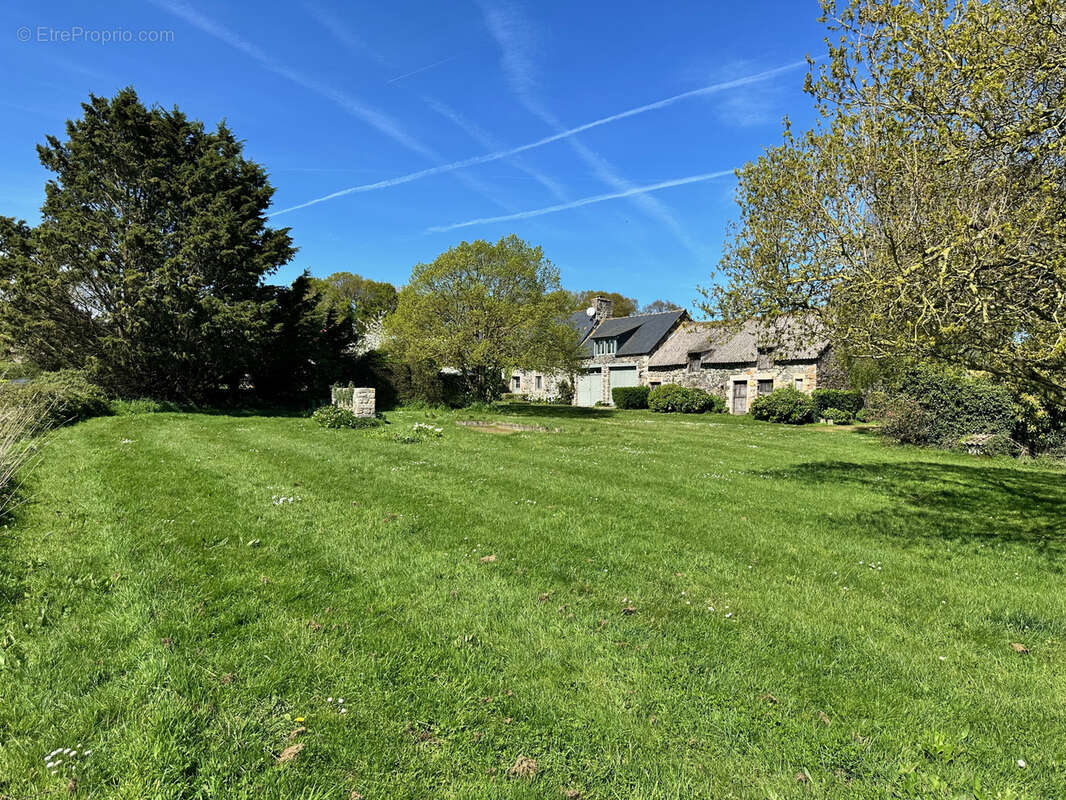 Maison à HENANBIHEN