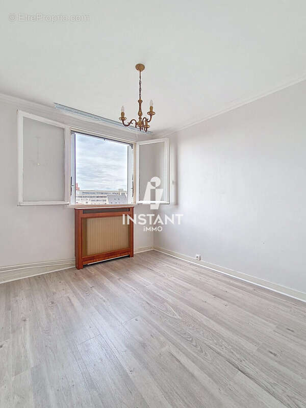 Chambre 1 - Appartement à ALFORTVILLE