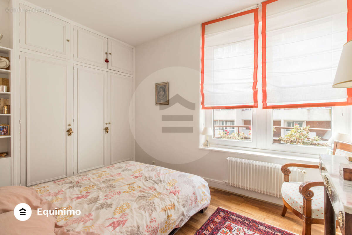 Appartement à PARIS-16E