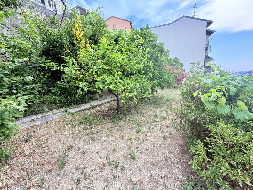  NICE BON VOYAGE – Maison individuelle rénovée d'environ 102 m² habitables avec deux appartements, terrasses, jardin et petit ga - photo 23