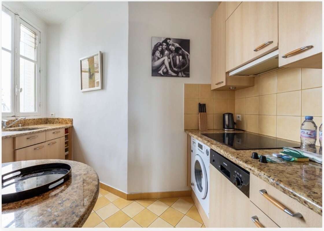 Appartement à PARIS-16E