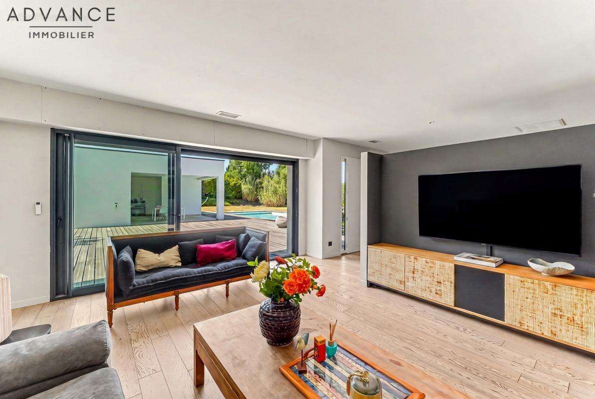LA TERRASSE - Maison familiale rénovée avec piscine & garage - photo 2