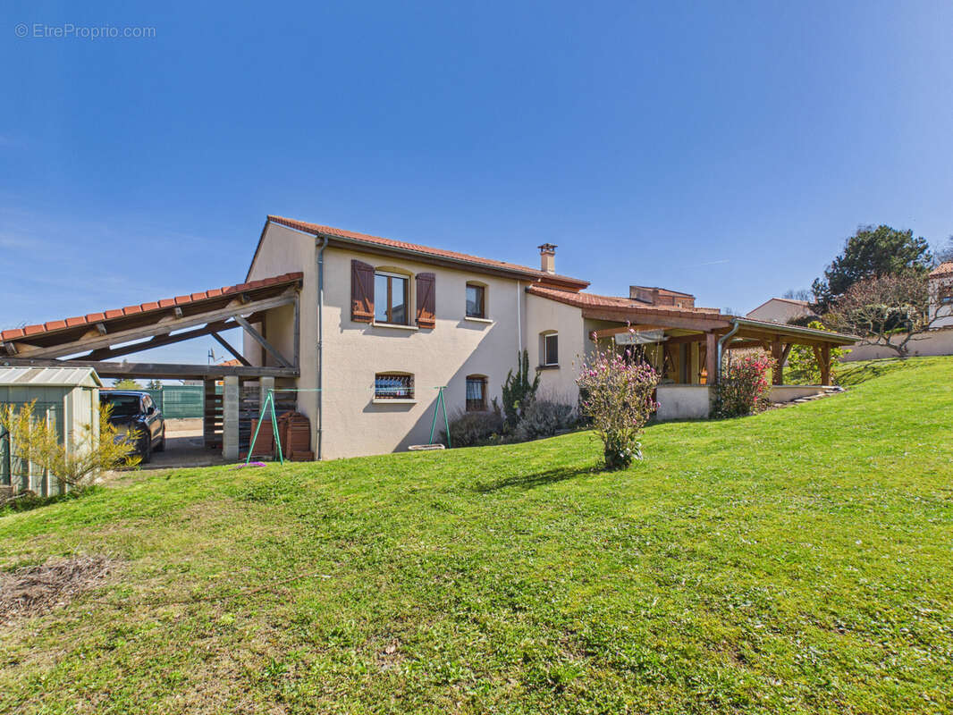 Maison à SAINT-GERMAIN-LEMBRON