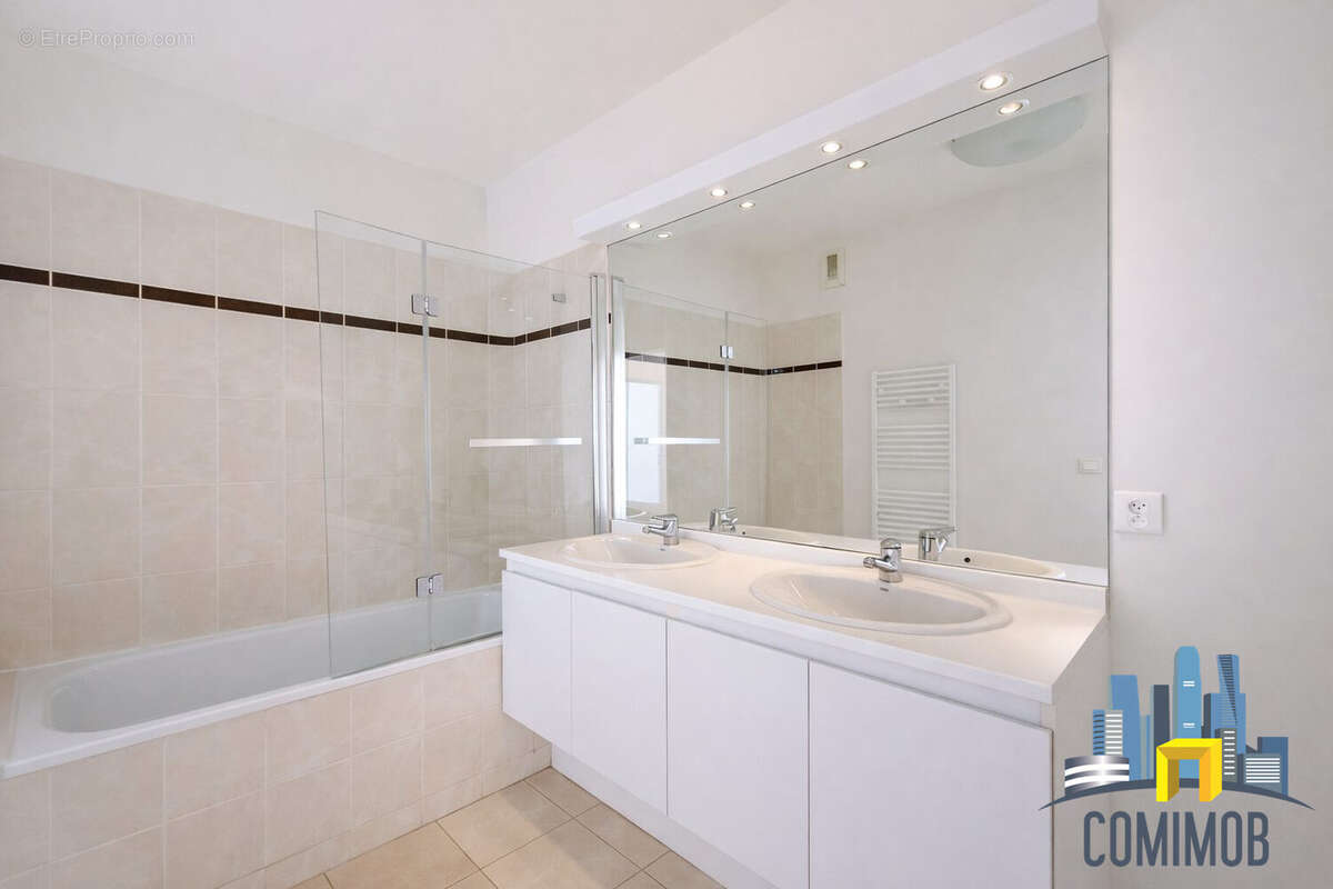 Appartement à COURBEVOIE