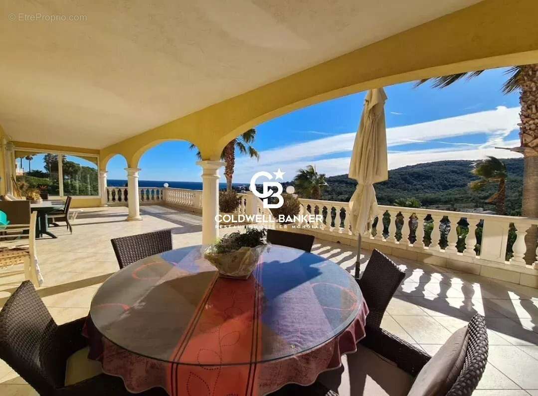 Maison à LES ISSAMBRES