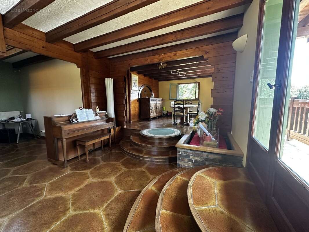 Chalet de 124 m² avec dependance - photo 4
