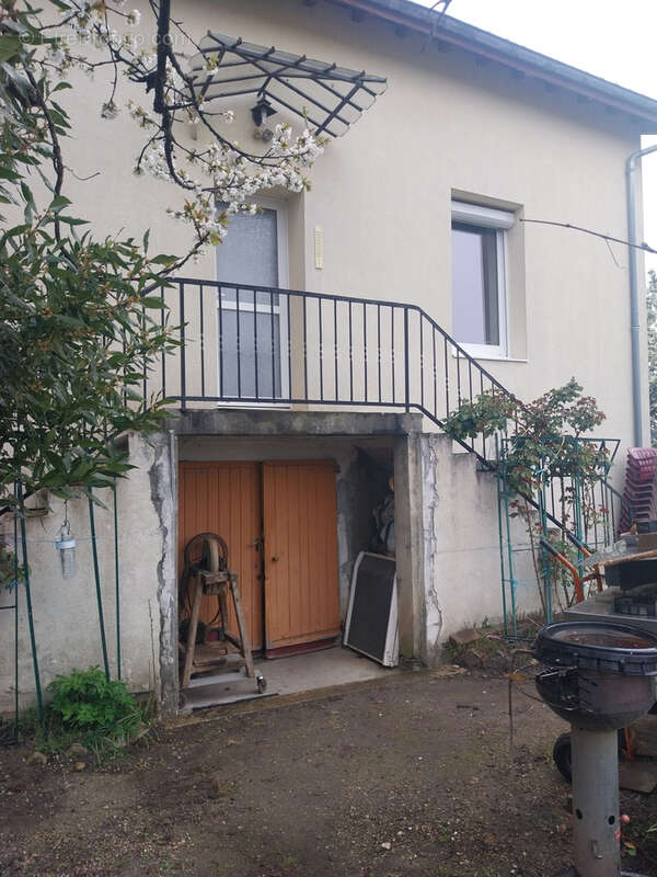 Autre à PERONNAS