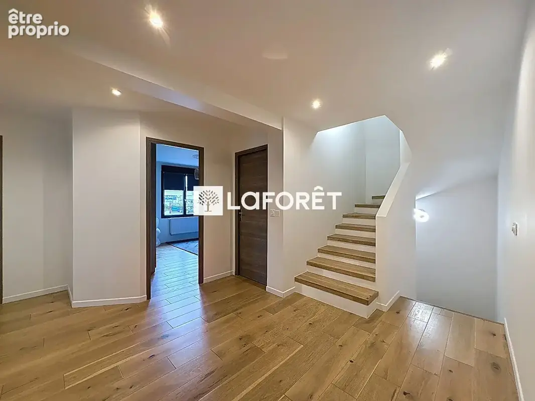 Superbe maison contemporaine de 250 m² située à Montesson, à seulement 15 minutes du RER de Sartrouville. - photo 15