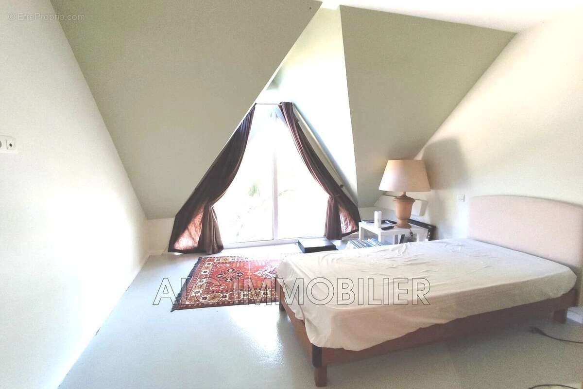Maison 156 m² à Cerise  - photo 2