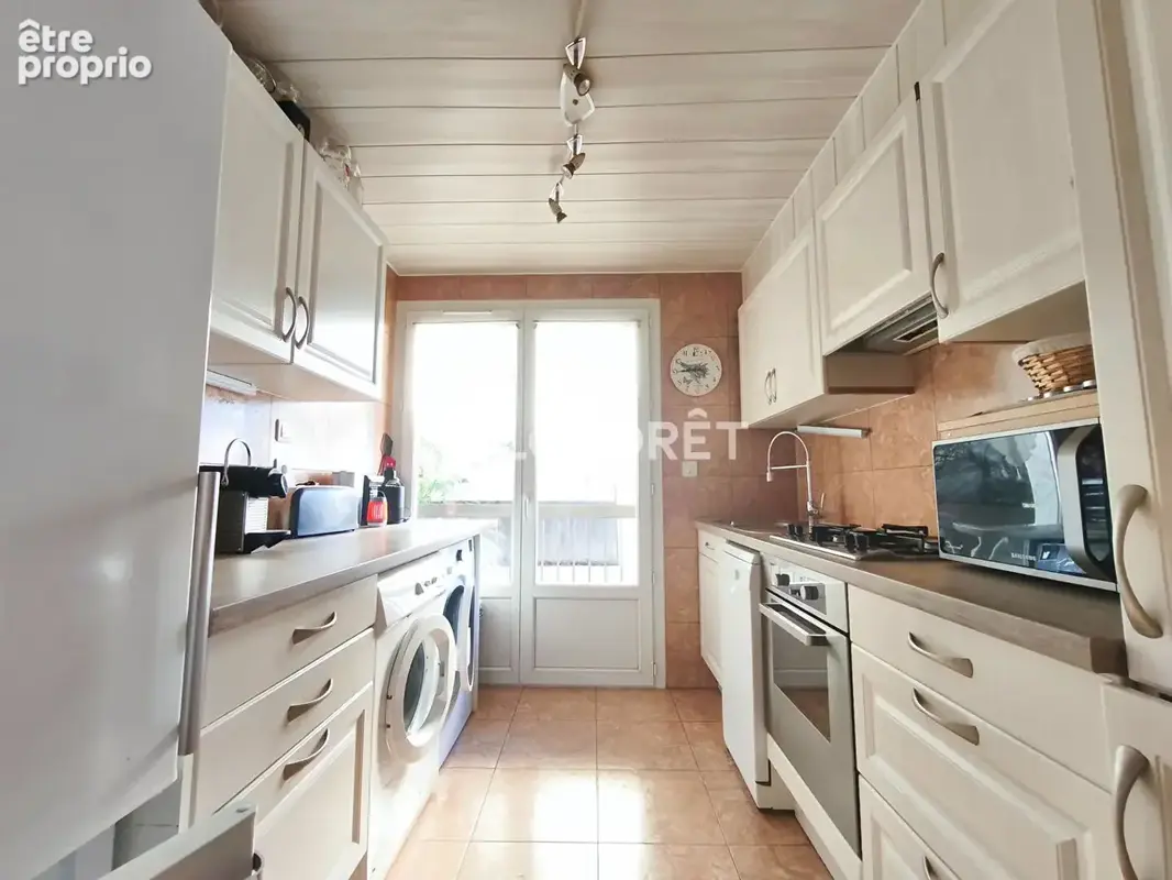 Appartement T3 avec terrasse, balcon et parking au centre de Céret - photo 3