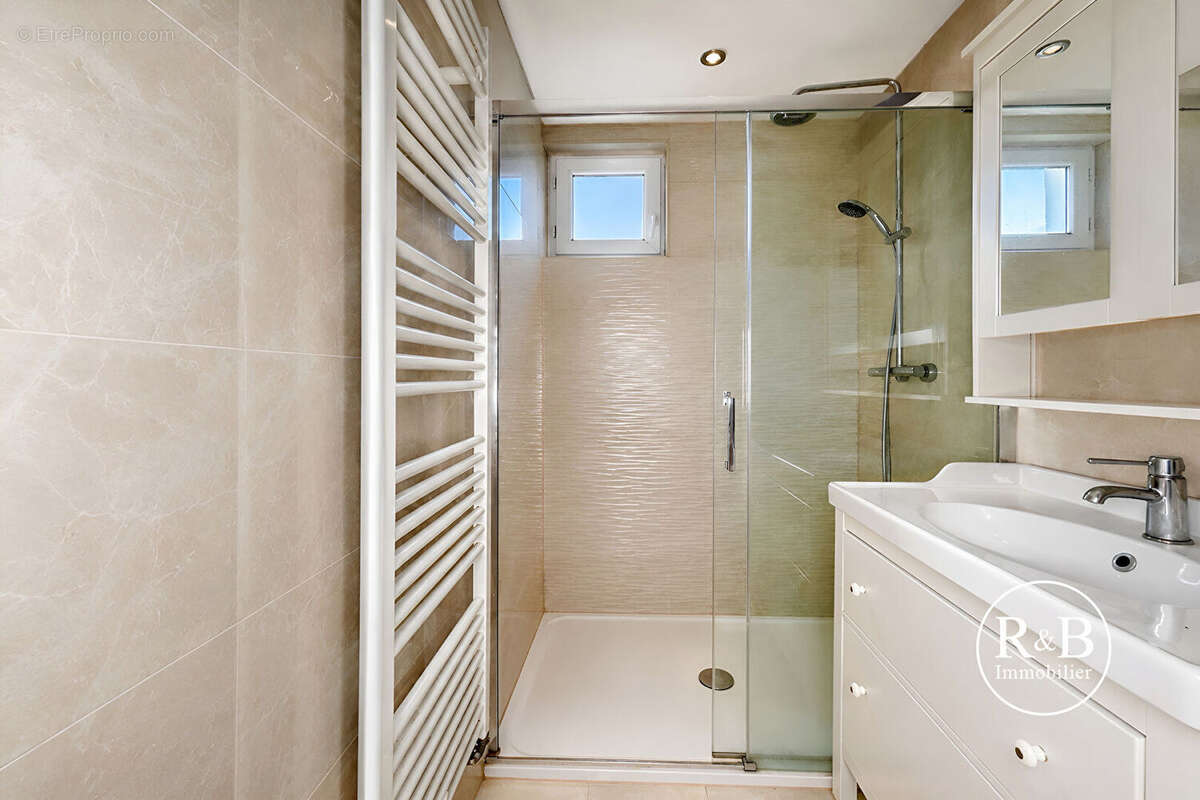 Appartement à LES CLAYES-SOUS-BOIS