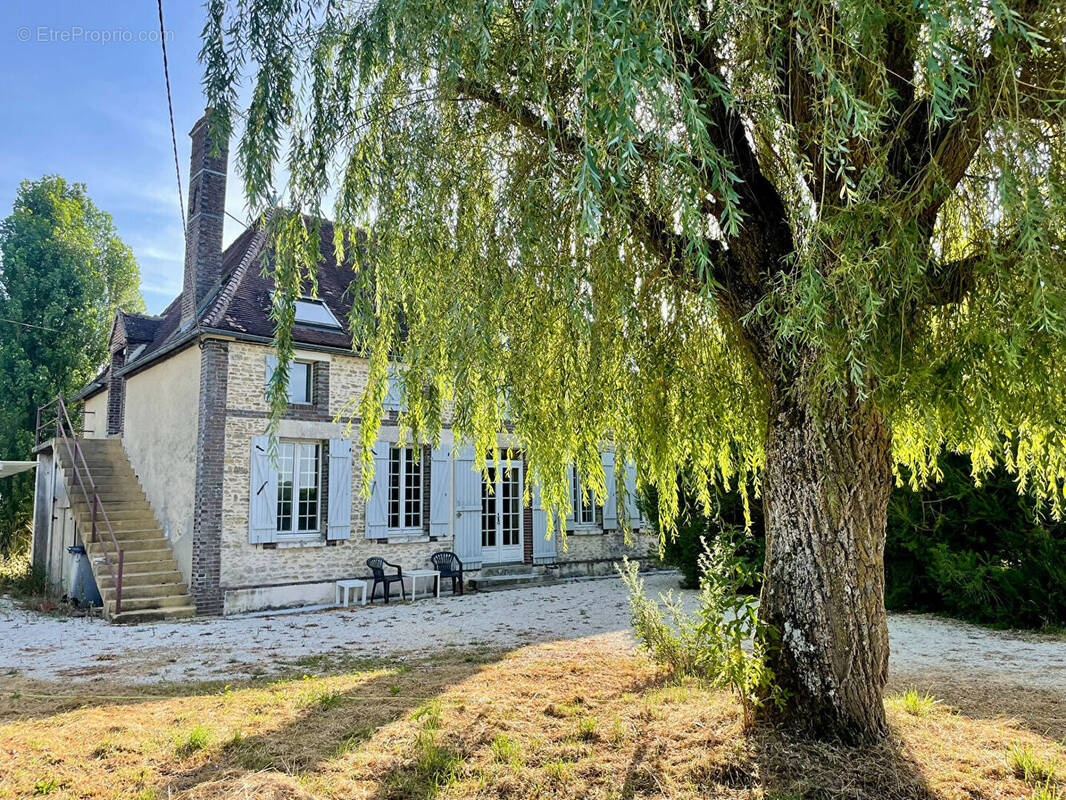 Maison à COURTAOULT