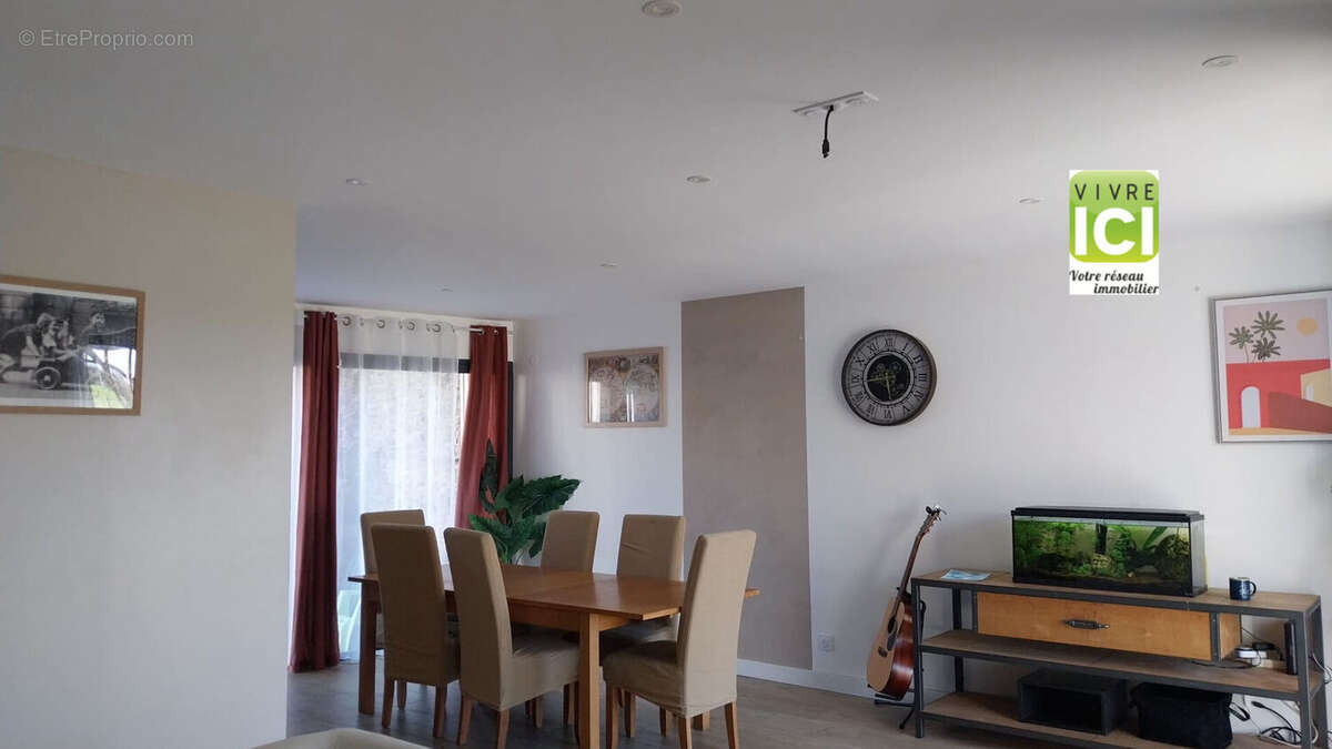 Maison à LA CHAPELLE-BASSE-MER