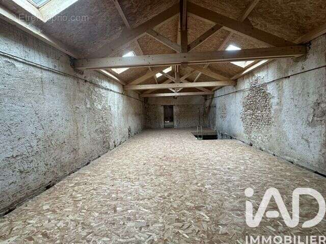 Maison 223 m² à Baignes-Sainte-Radegonde  - photo 4