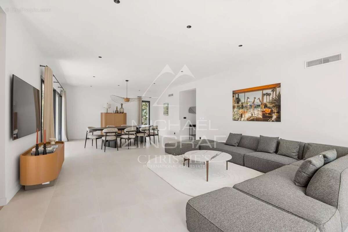 Mougins – Villa familiale rénovée dans un domaine confidentiel - photo 4
