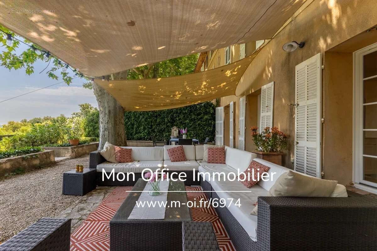 Référence : 6974-TLE - Aix en Provence - Bas de Bastide - XIX e siècle - 7 pièces - Proche centre ville - Piscine - Pool house-  - photo 17