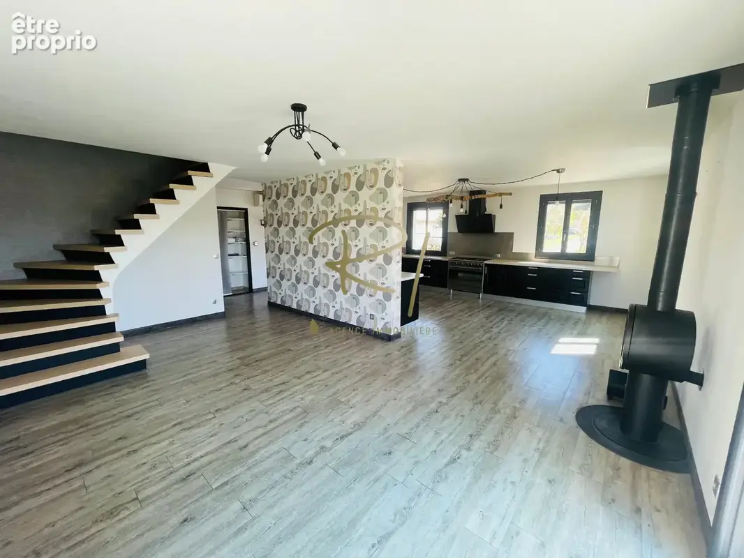Maison 4 chambres, piscine et terrain - RUOMS CENTRE - photo 2